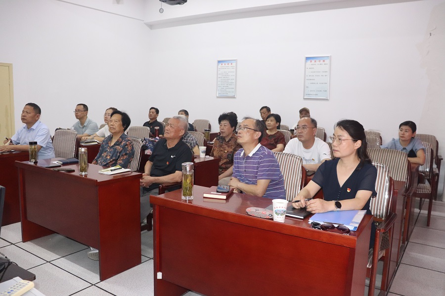 学习贯彻党的二十大精神“举旗帜·送理论”党员干部宣讲团走进县委老干部局w3