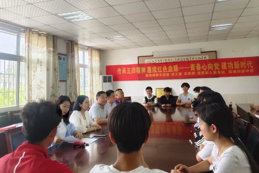 孤堆乡关工委副主任陶善同同志向同学们讲述英雄故事_副本