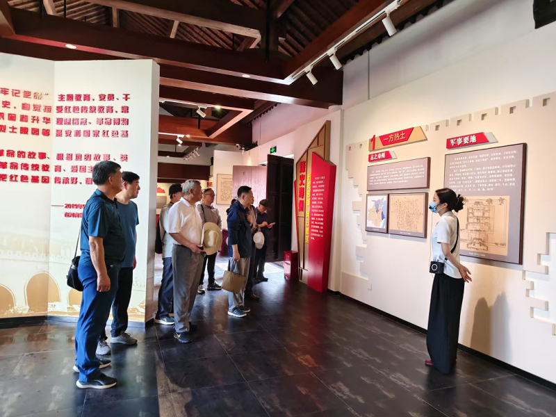 参观纪念馆副本
