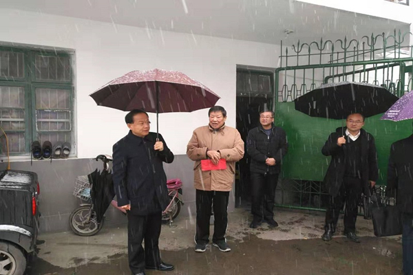 李书记慰问_副本.jpg