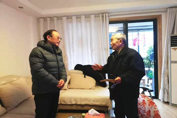 姜华_副本.jpg