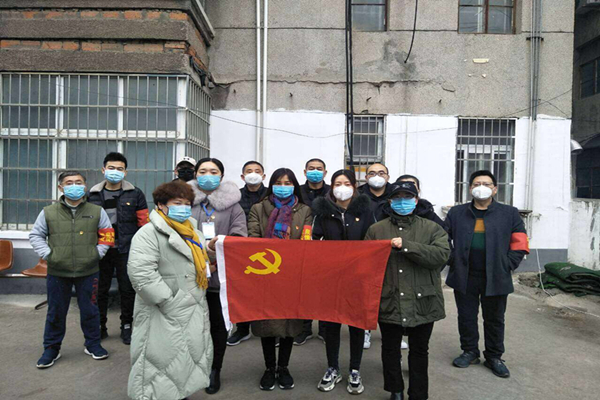 6、党员志愿者参与社区巡逻_副本.jpg