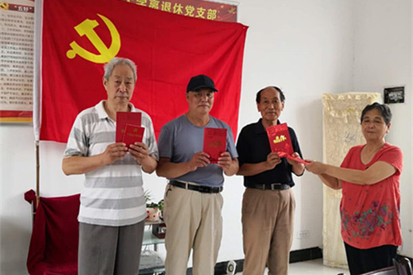 600400“政治生日”，彰显关怀、倍感温馨_副本.jpg