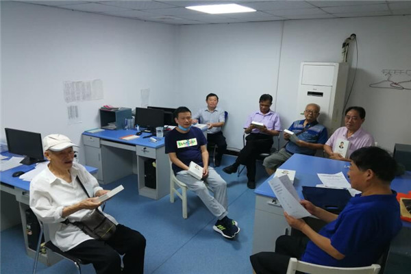 600400市林业局离退休党支部组织学习《习近平谈治国理政》（第三卷）.jpg