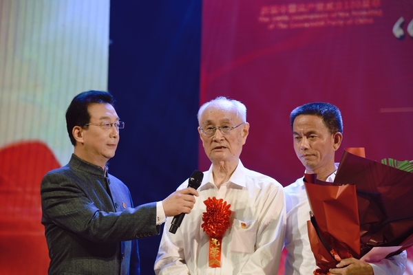 6-修改“淮南市最美老干部集体”代表宋长汉发言.jpg