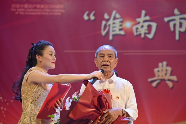 10-修改“淮南市最美老干部”代表吴修朗发言.jpg