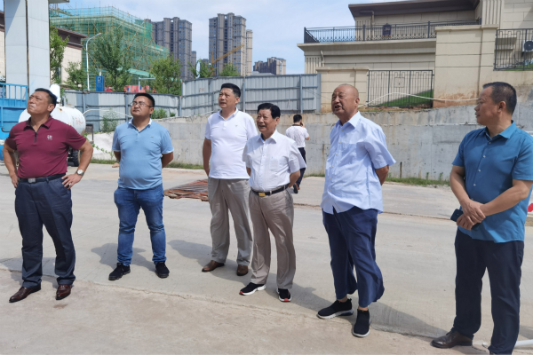 姜典法主任一行参观六安老年大学新校区建设_meitu_2.jpg