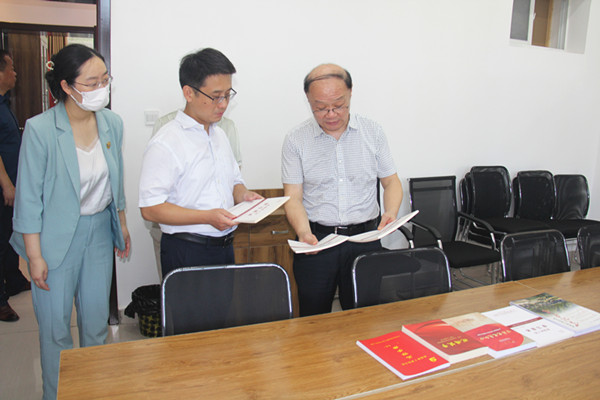 参观照片600.jpg