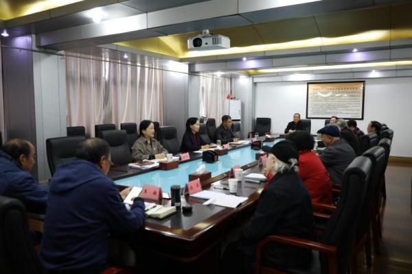 汤书记为退休干部宣讲党的二十大精神(1).jpg