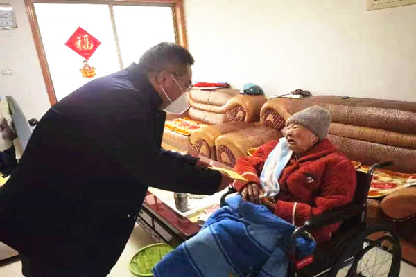 孙局慰问照片2_600.jpg